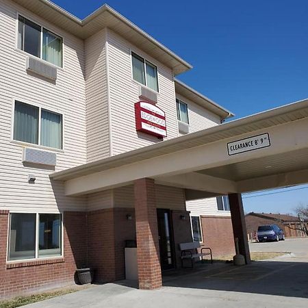 The Edgewood Hotel And Suites Fairbury Ngoại thất bức ảnh
