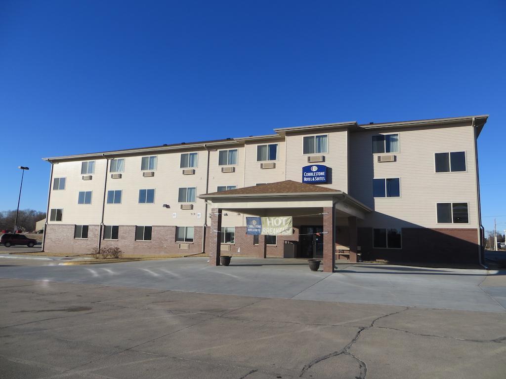 The Edgewood Hotel And Suites Fairbury Ngoại thất bức ảnh