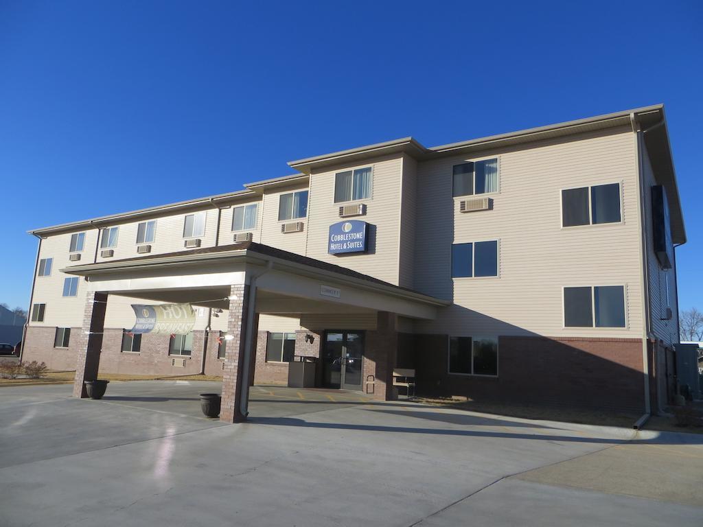 The Edgewood Hotel And Suites Fairbury Ngoại thất bức ảnh