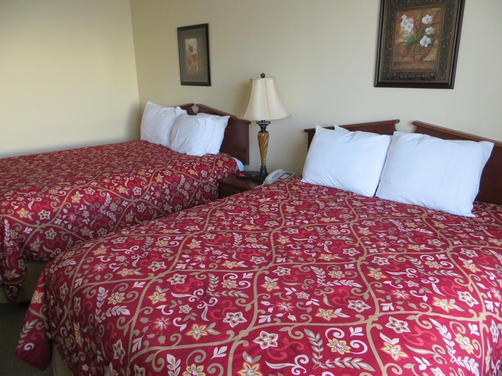 The Edgewood Hotel And Suites Fairbury Phòng bức ảnh
