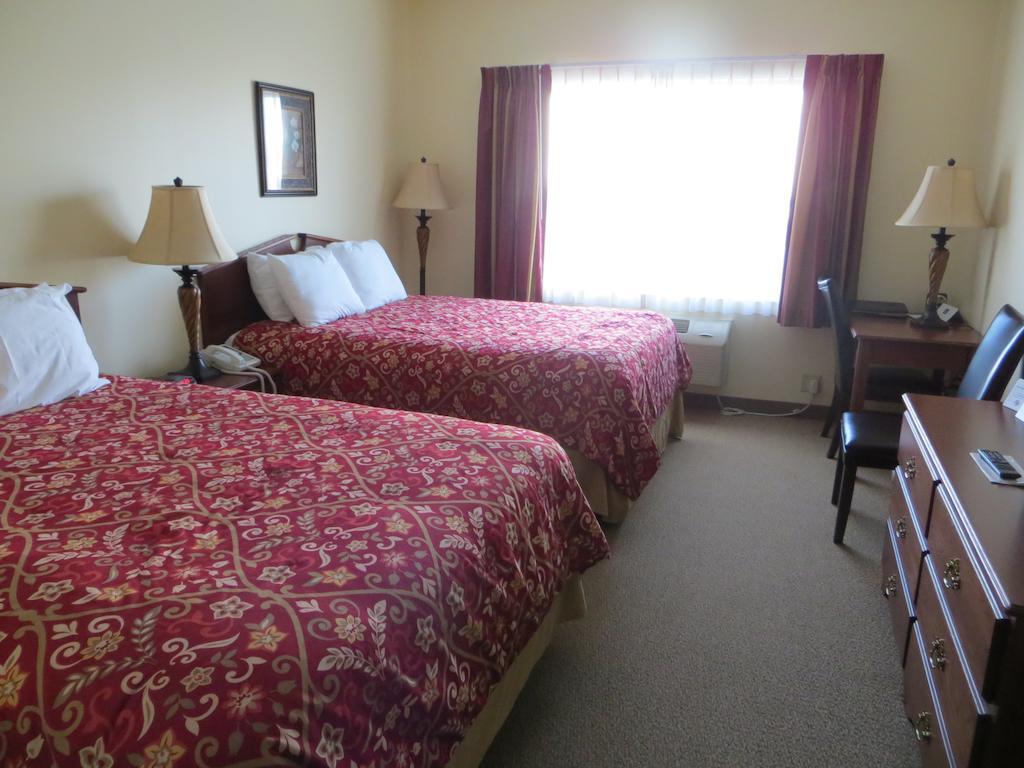 The Edgewood Hotel And Suites Fairbury Phòng bức ảnh