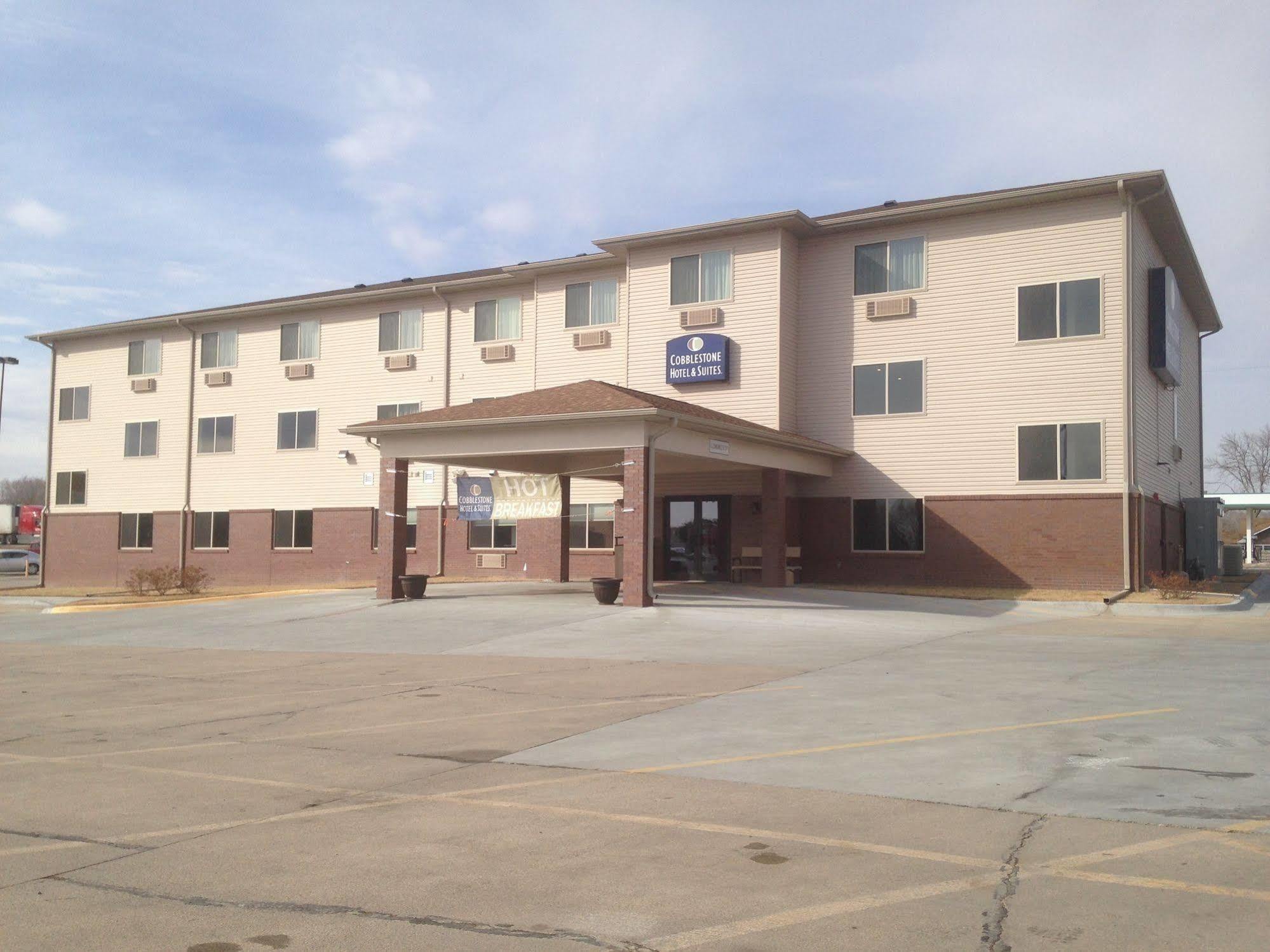 The Edgewood Hotel And Suites Fairbury Ngoại thất bức ảnh