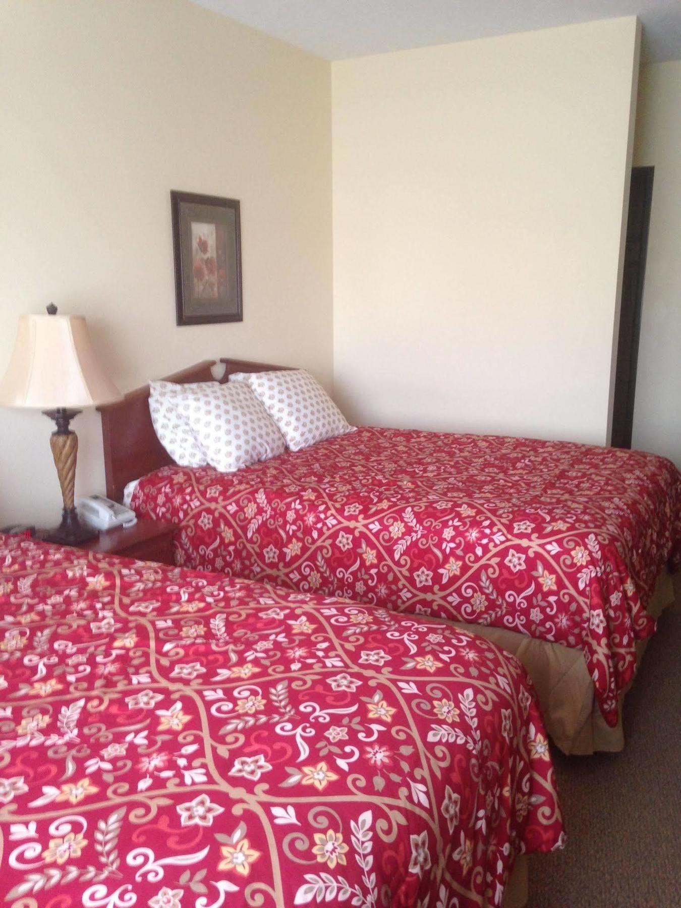 The Edgewood Hotel And Suites Fairbury Ngoại thất bức ảnh