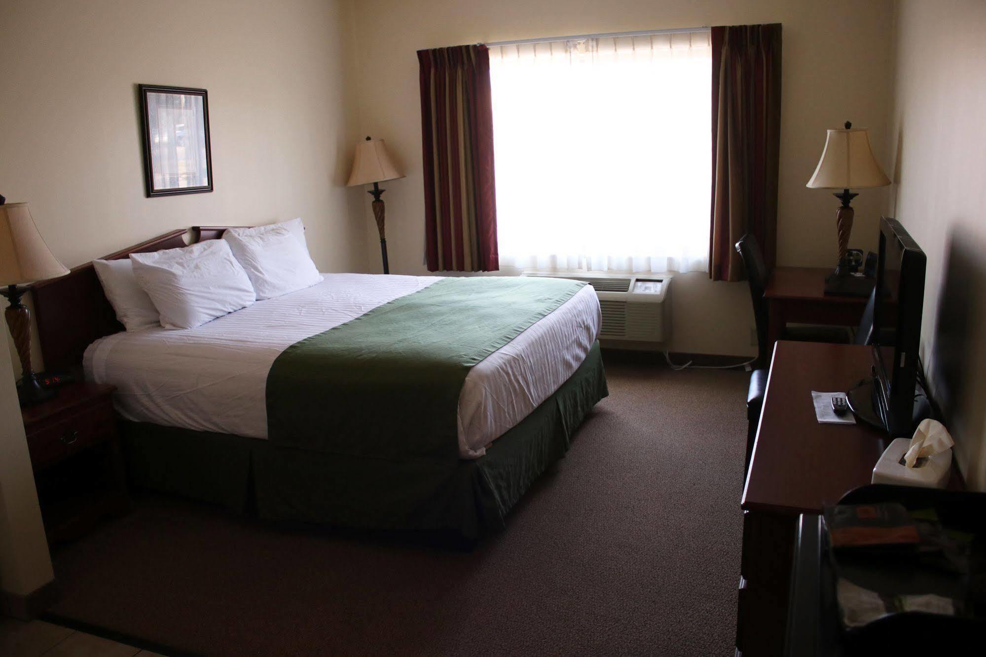 The Edgewood Hotel And Suites Fairbury Ngoại thất bức ảnh
