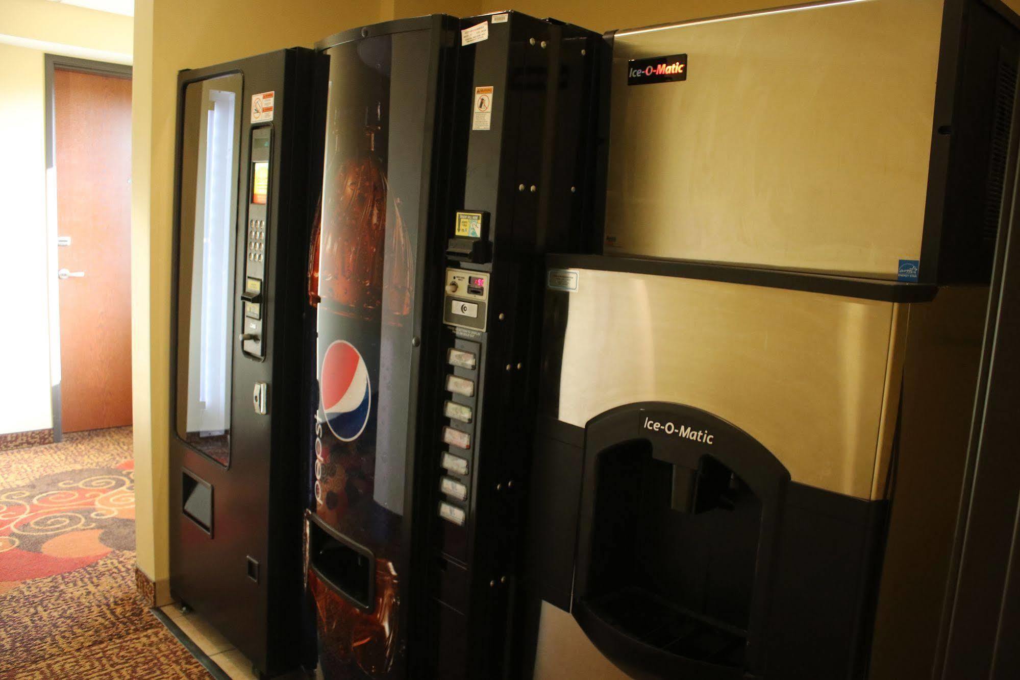 The Edgewood Hotel And Suites Fairbury Ngoại thất bức ảnh